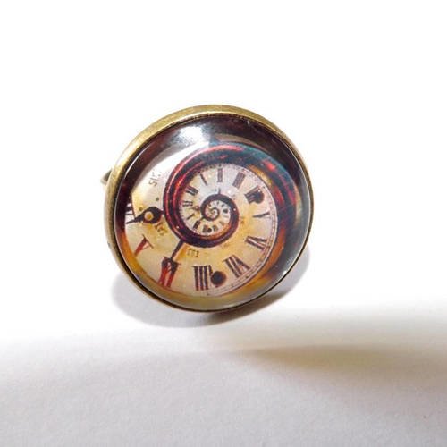 Jolie bague cabochon en verre ,motif horloge tourbillon,steampunk cabochon verre ,bijou créateur 