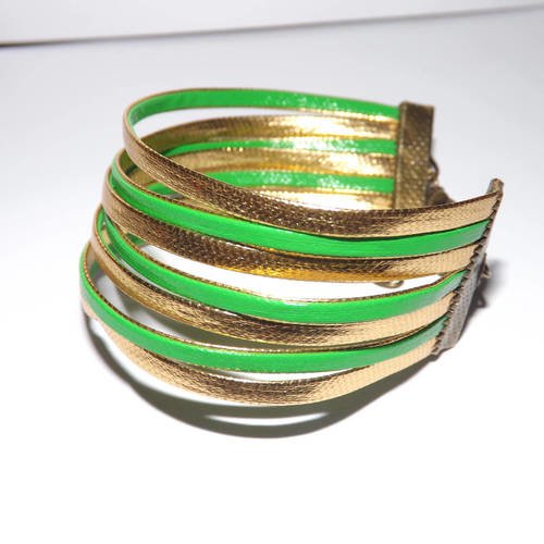 Manchette/ bracelet à lannière doré et verte, imitation cuir , 7 rangs 