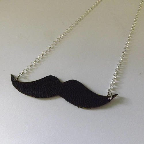 Super collier "moustache " en cuir véritable ,noir , fait main 