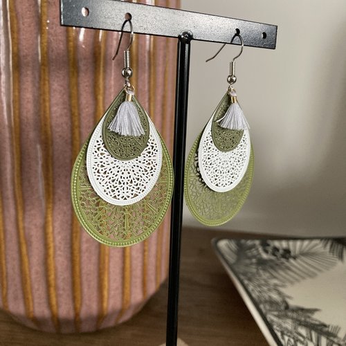 Boucles d’oreilles goutte kaki et blanche