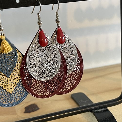 Boucles d’oreilles gouttes bordeaux et argentée