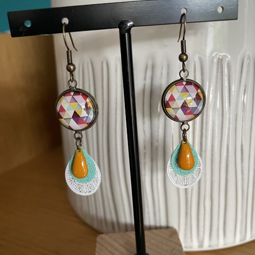 Boucles triangles colorés