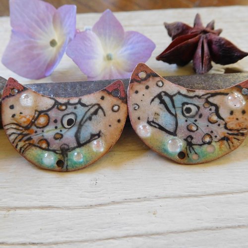 Breloques en cuivre émaillé, émaux sur cuivre, création artisanale.