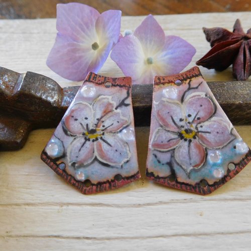 Breloques en cuivre émaillé, émaux sur cuivre, création artisanale.