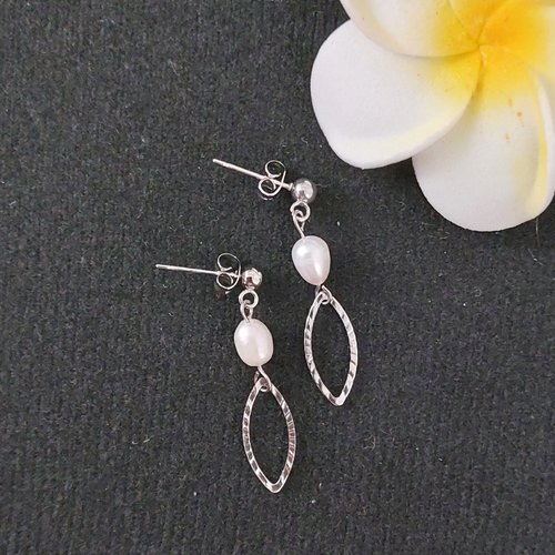 Boucles fait-main en perles naturelles