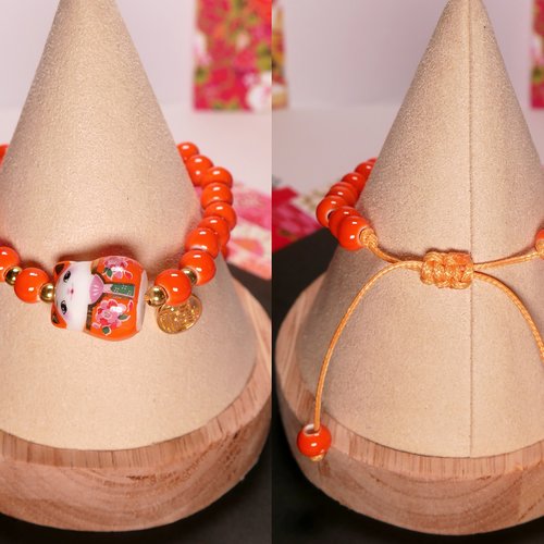 Bracelet avec cordon réglable et perles colorées chat porte-bonheur japonais maneki-neko