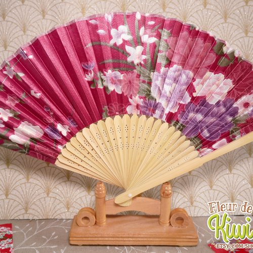 Éventail pliable japonais bordeaux, soie et bambou, éventail élégant, accessoire été, chaleur, canicule, accessoire fête, mariage,