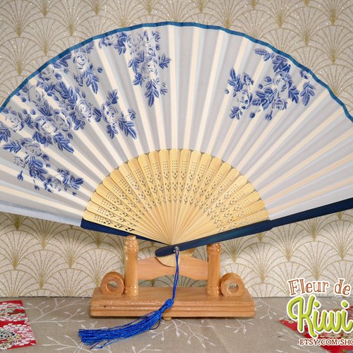 Éventail pliable japonais blanc et bleu, bambou, éventail, style élégant, accessoire été, chaleur, canicule, accessoire fête, m