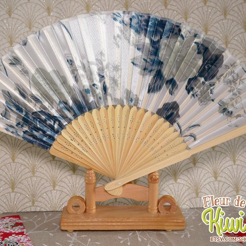 Éventail pliable japonais blanc, soie et bambou, éventail élégant, accessoire été, chaleur, canicule, accessoire fête, mariage,