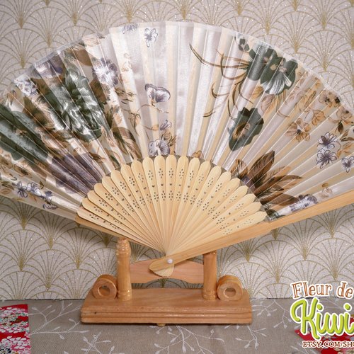 Éventail pliable japonais beige, soie et bambou, éventail élégant, accessoire été, chaleur, canicule, accessoire fête, mariage,