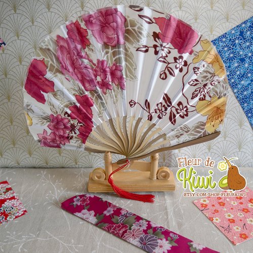 Éventail pliable forme arrondie avec étui, couleur blanc et rose, élégante, style japonais, accessoire été, mariage, idée cadeau