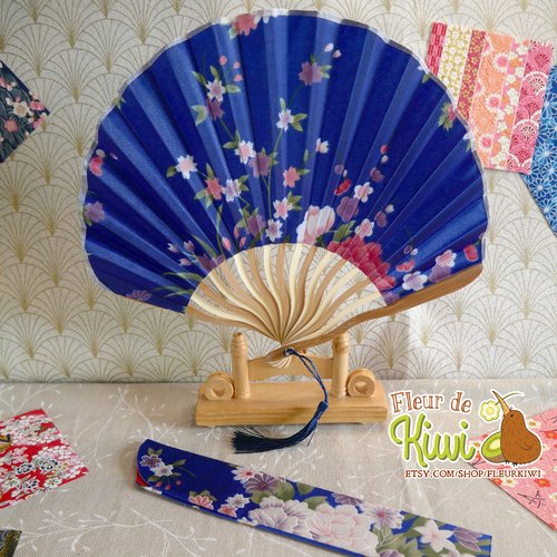 Éventail pliable forme arrondie avec étui, couleur bleu foncé, élégante, style japonais, accessoire été, mariage, idée cadeau