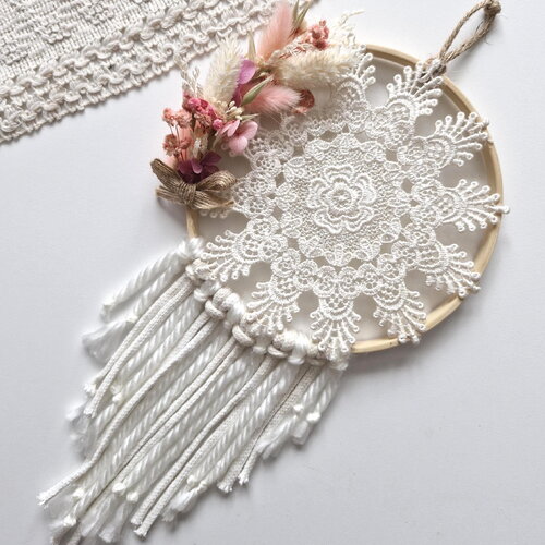 Attrape rêve fleurs séchées, style bohème, décoration minimaliste, macramé, décoration murale, cadeau femme, chambre d'enfant