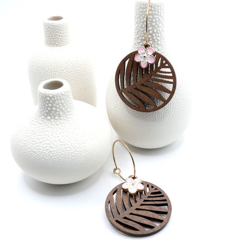 Boucles d’oreilles zen en acier inoxydable finition 18k, bois et fleur rose