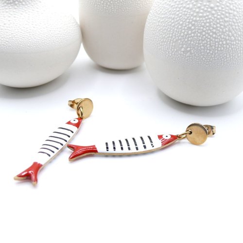 Boucles d’oreilles puces  en acier inoxydable finition 18k,  avec poisson émaillés.