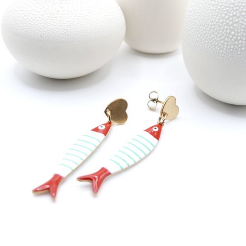 Boucles d’oreilles puces coeur en acier inoxydable finition 18k,  avec poisson  émaillé