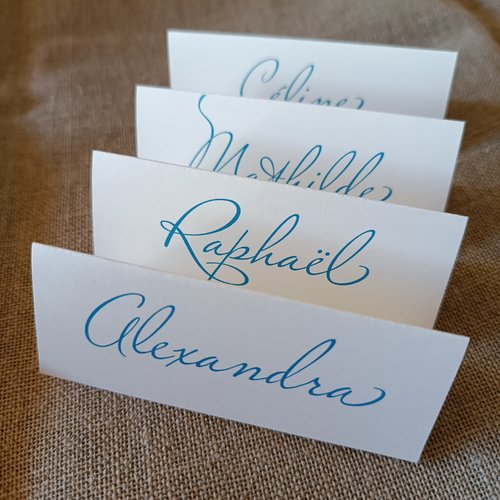 Marque place personnalisé écriture bleue