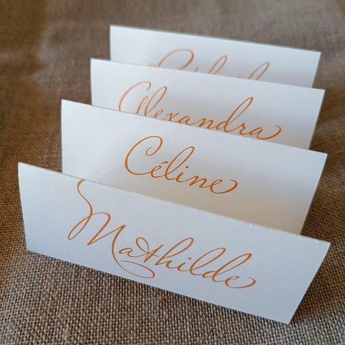 Marque place personnalisé écriture orange