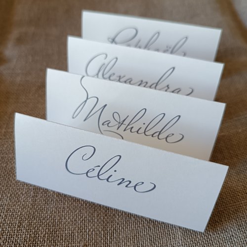 Marque place personnalisé écriture gris foncé