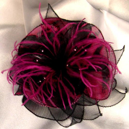 Broche fleur en tissu, organza,  plumes et perles, accessoires femme, cadeau, fleur noire et rose, 206