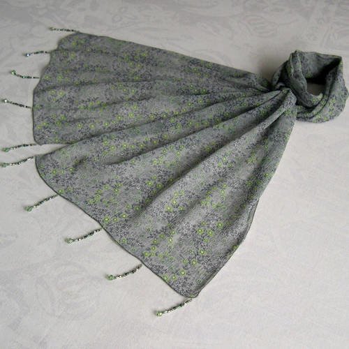 Foulard décoré de perles, écharpe légère, accessoires femme, cadeau, gris et vert, motif fleuri 011