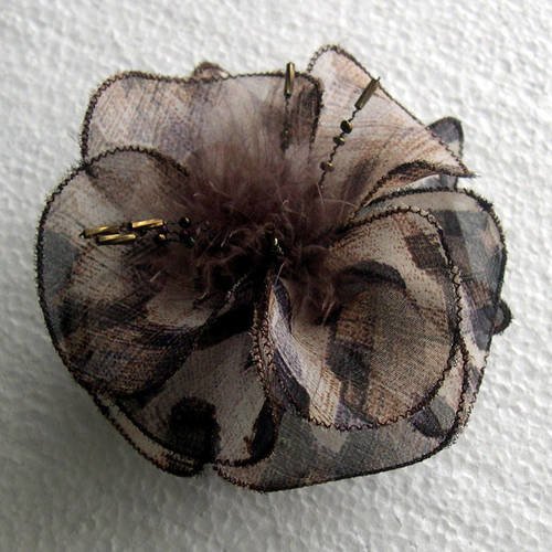 Barette fleur en tissu, plumes et perles, personnalisée, accessoires coiffure, mariage, cadeau, marron et beige, 017