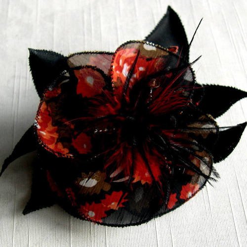 Barette fleur en tissu, plumes et perles, accessoires coiffure, mariage, fête, cadeau,  rouge et noir