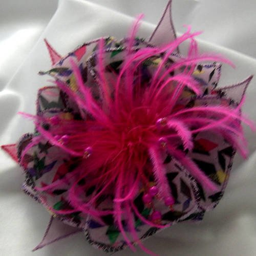 Broche fleur en tissu, organza,  plumes et perles, accessoires femme, mariage, fête, cadeau, rose et violet, 180