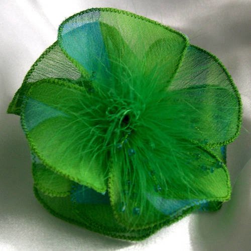 Barette fleur en tissu,organza, plumes et perles, accessoires coiffure, mariage, fête, cadeau, vert et bleu, 152