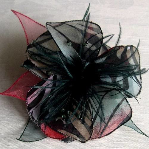 Broche fleur en tissu, organza, plumes et perles,  accessoires femme, mariage, fête, cadeau, rouge, vert et noir, 006