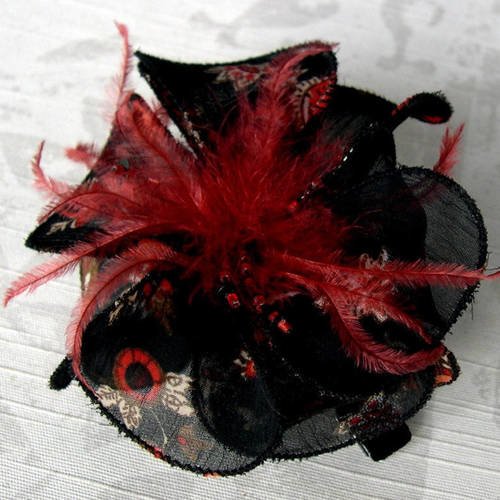 Barette fleur en tissu, plumes et perles, accessoires coiffure, mariage, fête, cadeau, noir et rouge