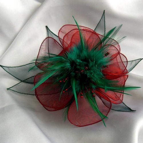 Barrette fleur rouge et verte en organza , plumes et perles, accessoires coiffure, mariage, fête