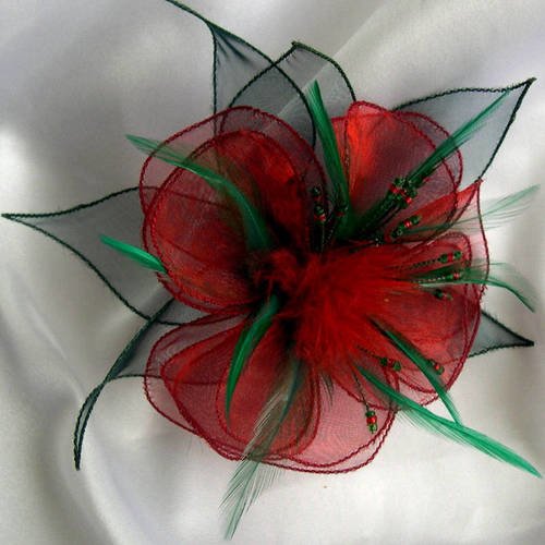 Broche fleur organza rouge et vert, plumes et perles, personnalisée, accessoires femme, mariage, cadeau