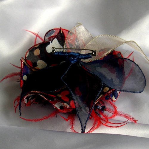 Broche Fleur En Tissu Organza Noir - Bijou Décoratif Occasion - Bon état Avec Traces Du Temps