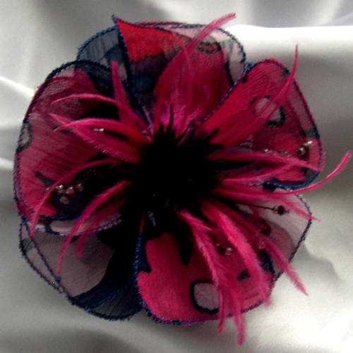 Barette fleur en tissu et organza, plumes et perles, accessoires coiffure, mariage, fête, cadeau, rose et bleu, 165