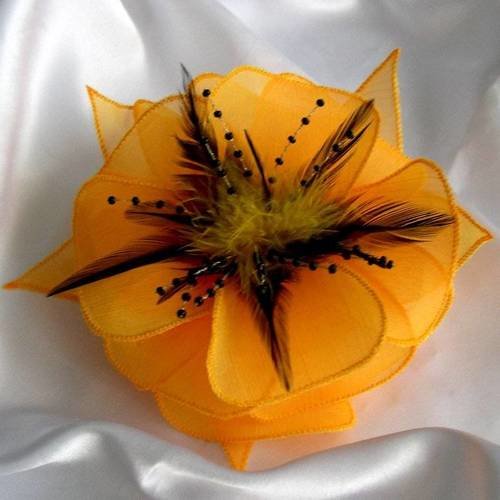 Broche fleur en soie jaune, plumes noires et perles, accessoires femme, mariage, jfête, cadeau, jaune et noir