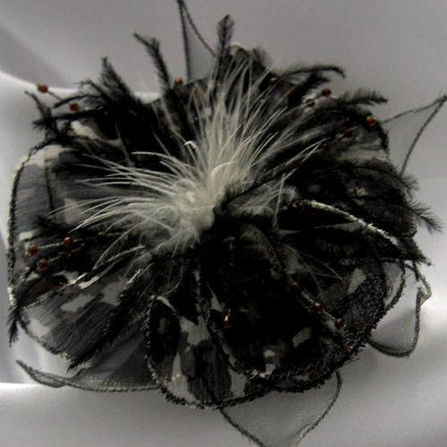 Barette fleur en tissu, organza, plumes et perles, accessoires coiffure, mariage, fête, cadeau, noir et gris, 164