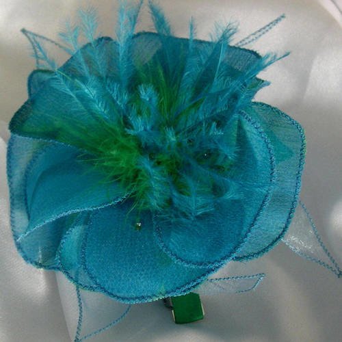 Barette fleur en tissu, organza, plumes et perles, personnalisée, accessoires coiffure, mariage, fête, cadeau,  bleu et vert, 152