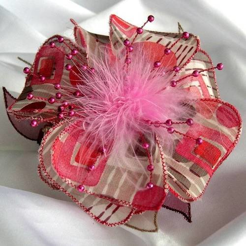Barette fleur en tissu, organza, plumes et perles, accessoires coiffure, mariage, cadeau, rose, rouge et beige, 255