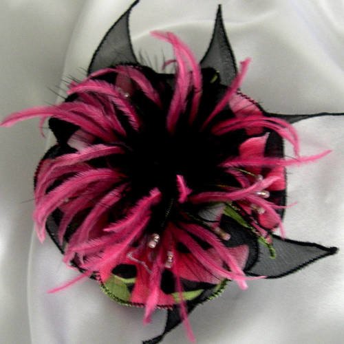 Broche fleur en tissu, organza,  plumes et perles, accessoires femme, mariage, fête, cadeau, rose, vert et noir, 145