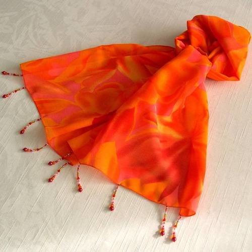 Foulard décoré de perles, écharpe légère, accessoires femme, cadeau, rouge et orange, motif fleurs, 151