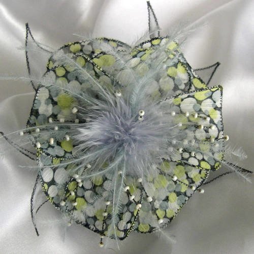 Barette fleur en tissu, organza, plumes et perles, accessoires coiffure, mariage, fête, cadeau, gris et jaune, 146