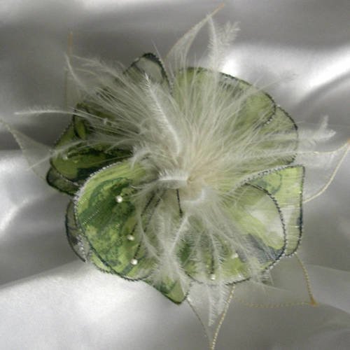 Barette fleur en tissu, organza, plumes et perles, accessoires coiffure, mariage, fête, cadeau, vert et blanc, 153