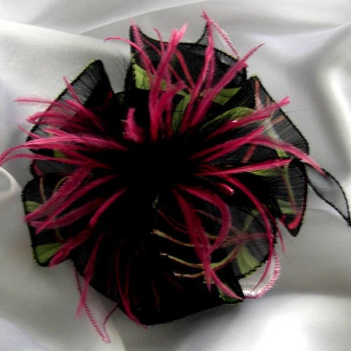 Broche fleur en tissu, organza, plumes et perles, accessoires femme, mariage, fête, cadeau, rose, vert et noir, 145
