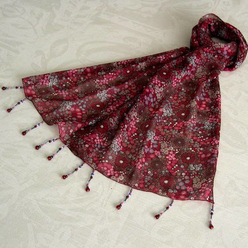 Foulard décoré de perles, écharpe légère, accessoires femme, cadeau, bordeaux, gris et rose, motif fleuri, 040