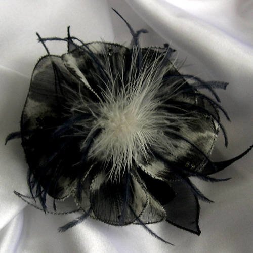 Barette fleur en tissu, organza, plumes et perles, accessoires coiffure, mariage, fête, cadeau, gris et noir, 141