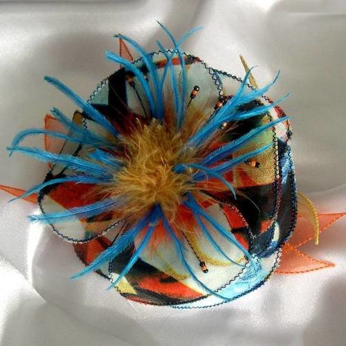 Barette fleur en tissu, organza, plumes et perles, accessoires coiffure, mariage, fête, cadeau, bleu, orange, noir et jaune, 137