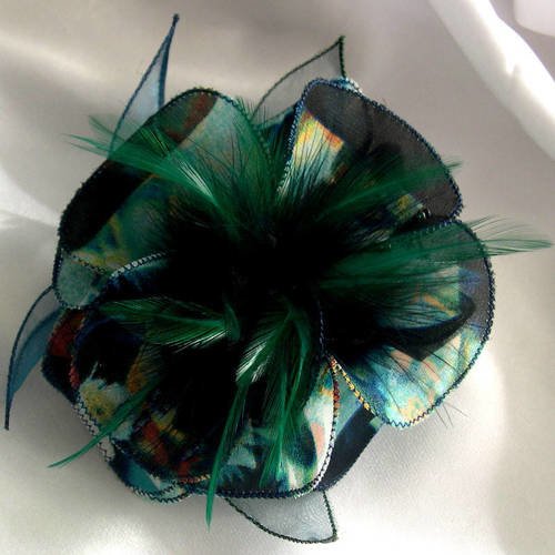 Broche fleur en tissu, organza, plumes et perles, accessoires femme, mariage, fête, cadeau, bleu, vert et noir, 137