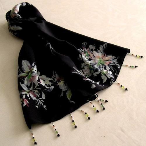 Foulard décoré de perles, écharpe légère, accessoires femme, cadeau, noir, gris et vert, motif fleurs, 044