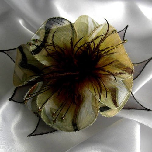 Barette fleur en tissu, organza, plumes et perles, accessoires femme, mariage, fête, cadeau, vert et marron, 133
